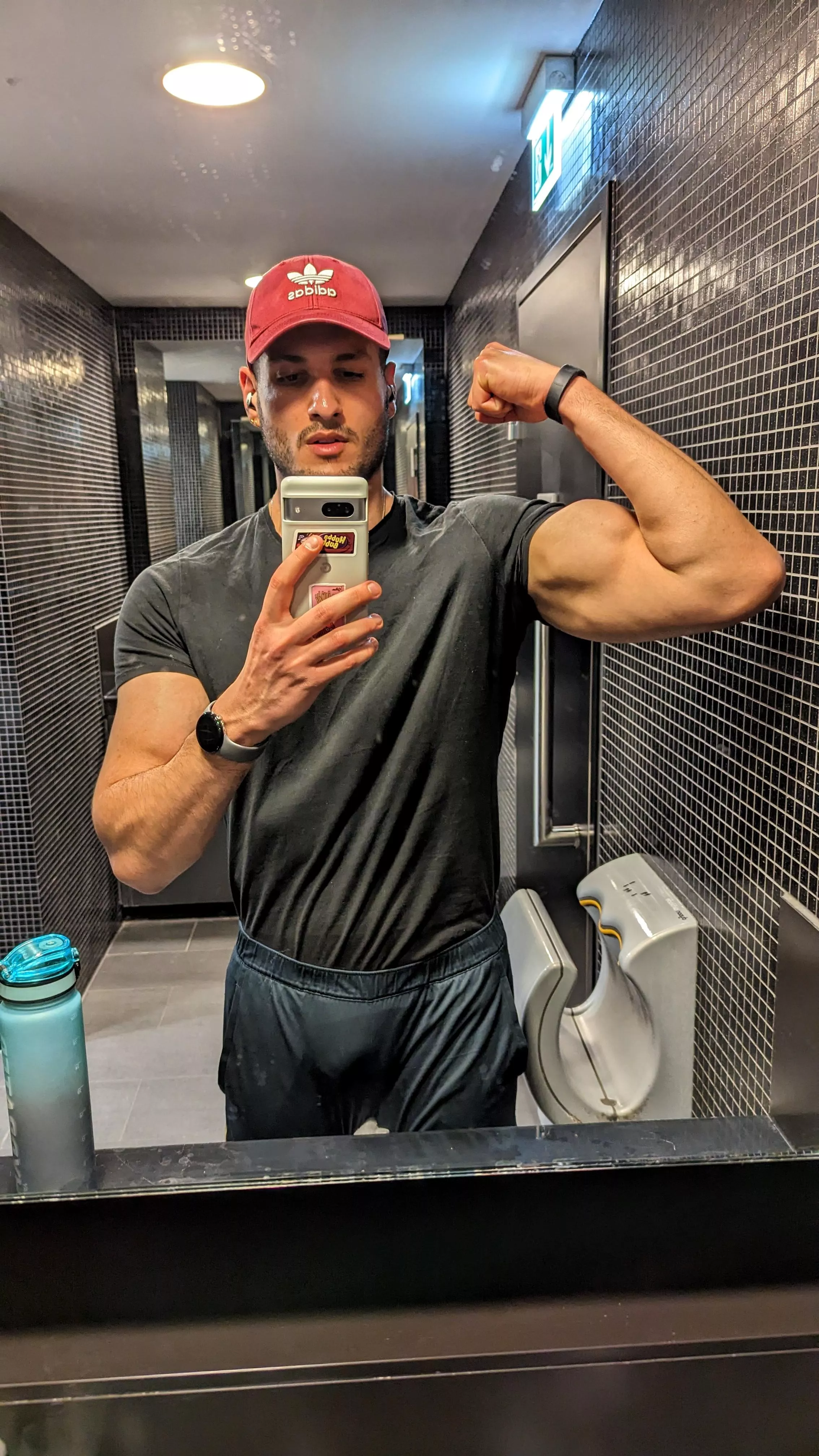 Finally sticking to my new years resolution by going to the gym regularly💪🏽