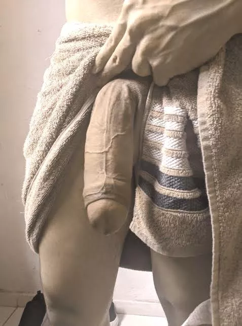 Fresh out of the shower (m)