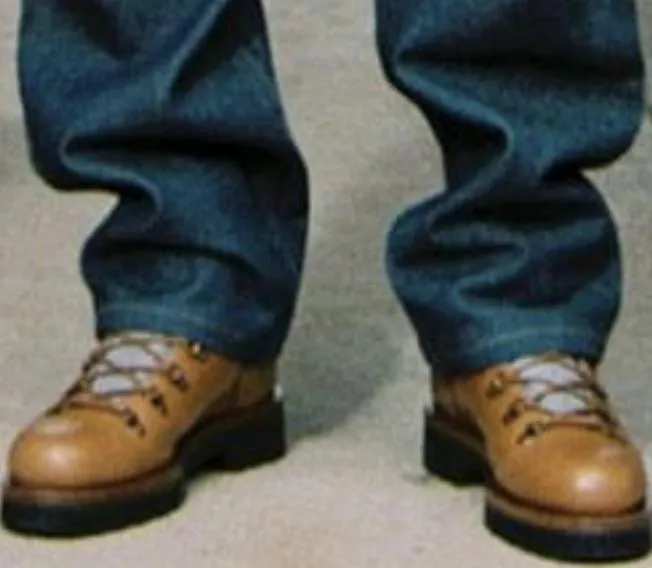 Hi there, anyone who can ID these boots? Been surfing the internet for hours without luck
