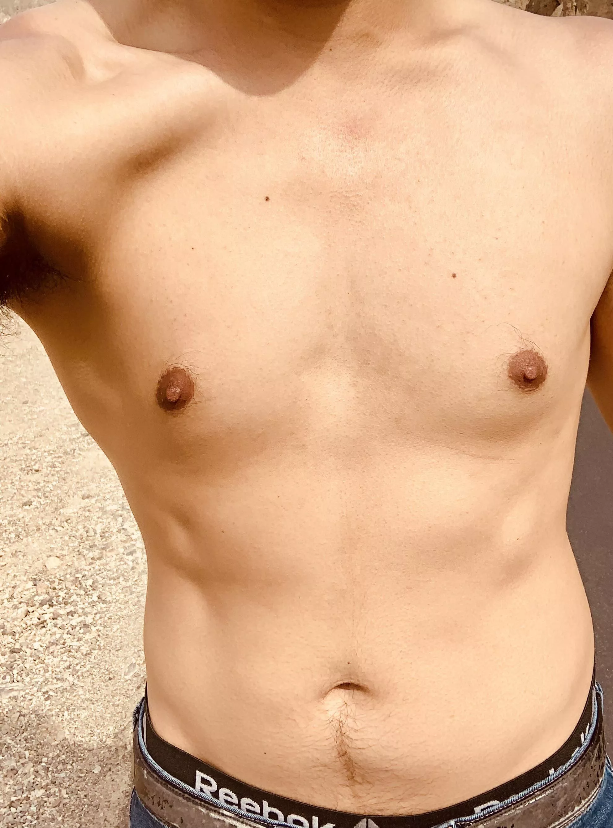 Hiking…..come get a sniff 💪🏻😉