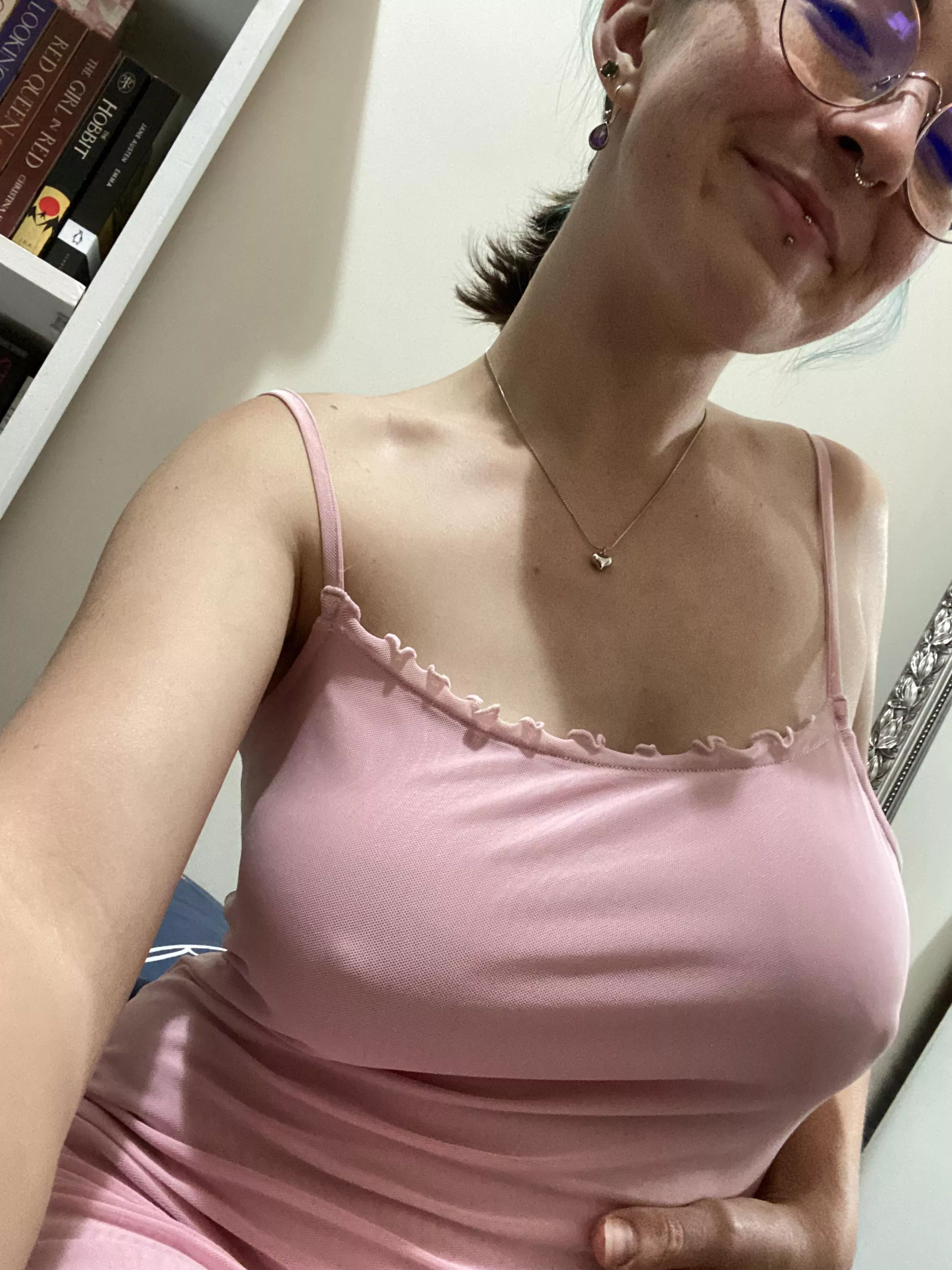 I got dem bimbo titties in this pink dress 👀