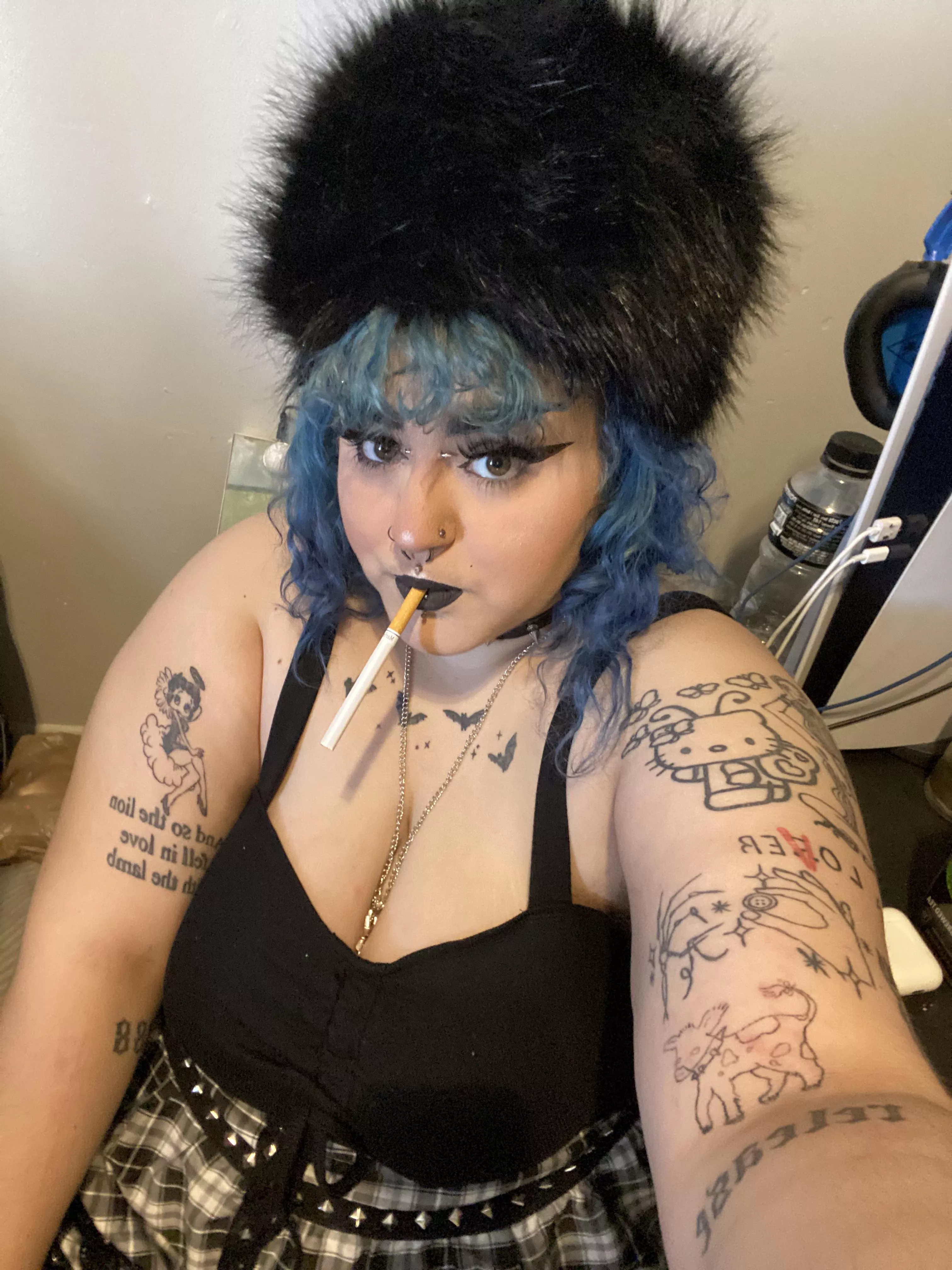 i got some cigarettes earlier and i’m a happy girl xoxo 21 F