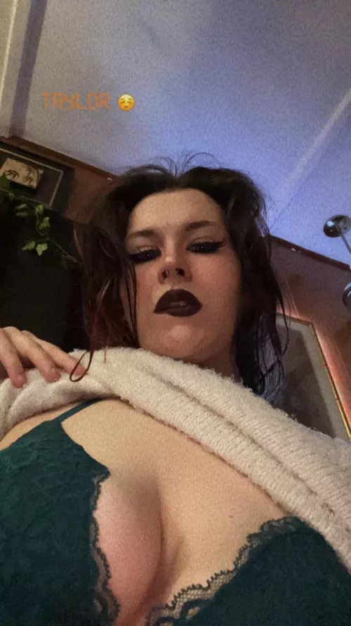 I love dark makeup on me 😩