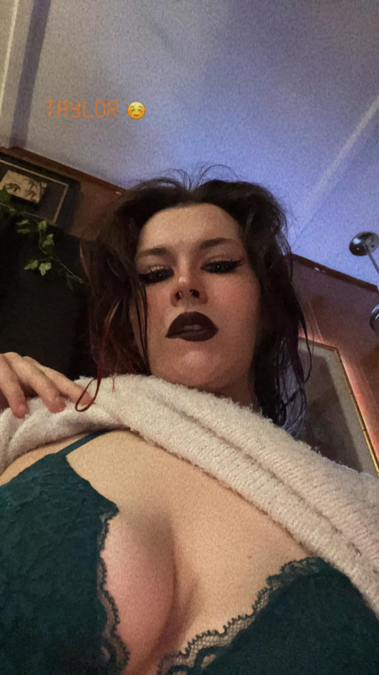 I love dark makeup on me 😩