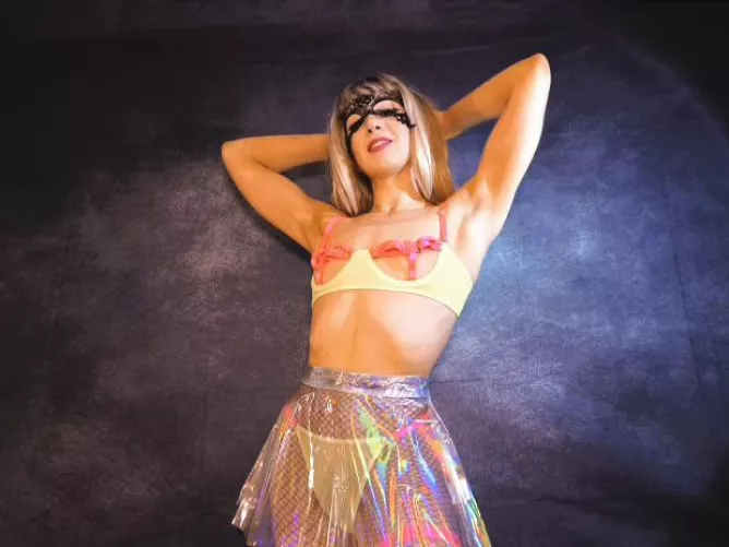 I must break you down, before I rebuild you. I know you’re here for the thrill, it almost killed you. Addicted to the risk and you love to feel the burn too. Watching Me fuck wallets and you wonder when it’s your turn too. Approach for drains and ses