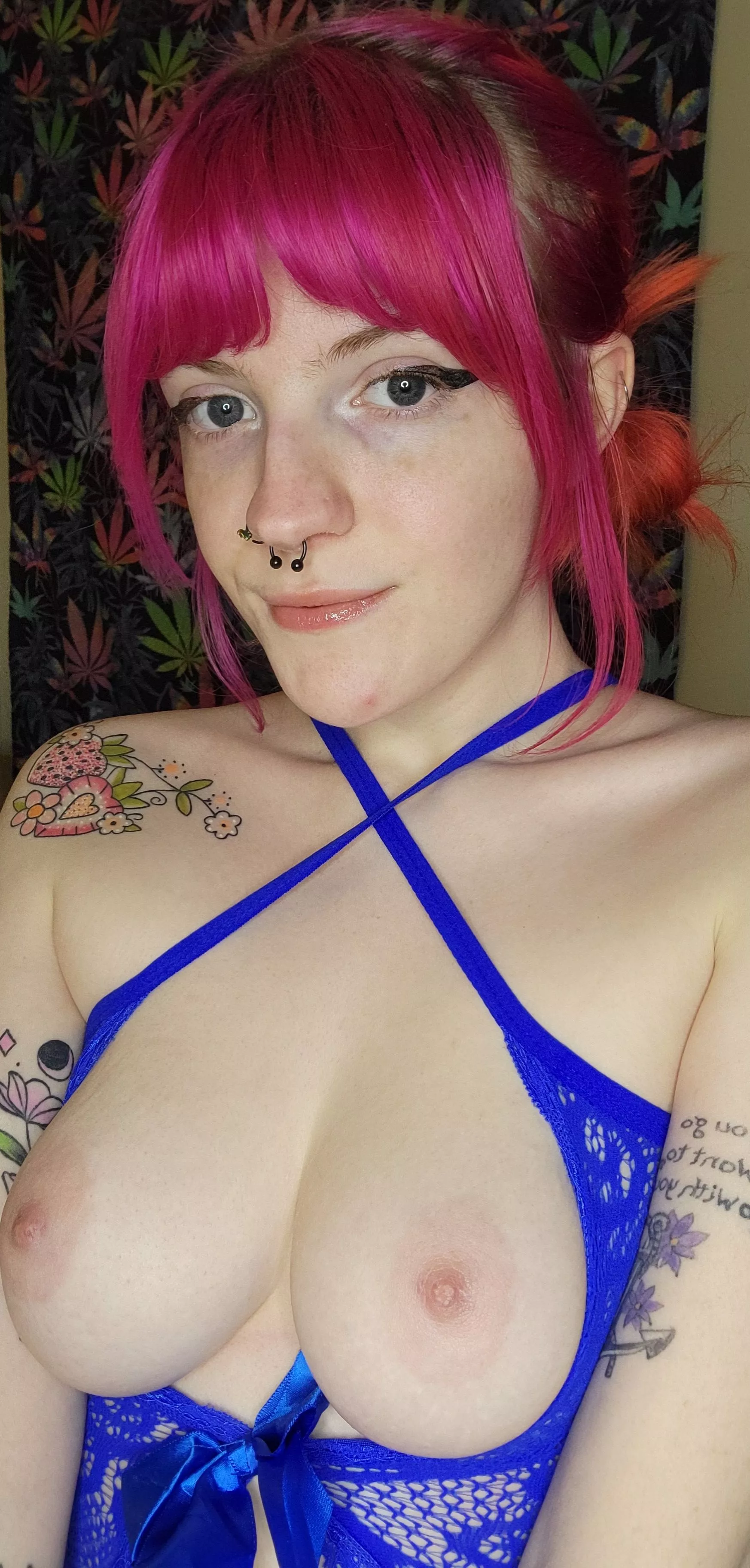 I would look so adorable riding your face :3