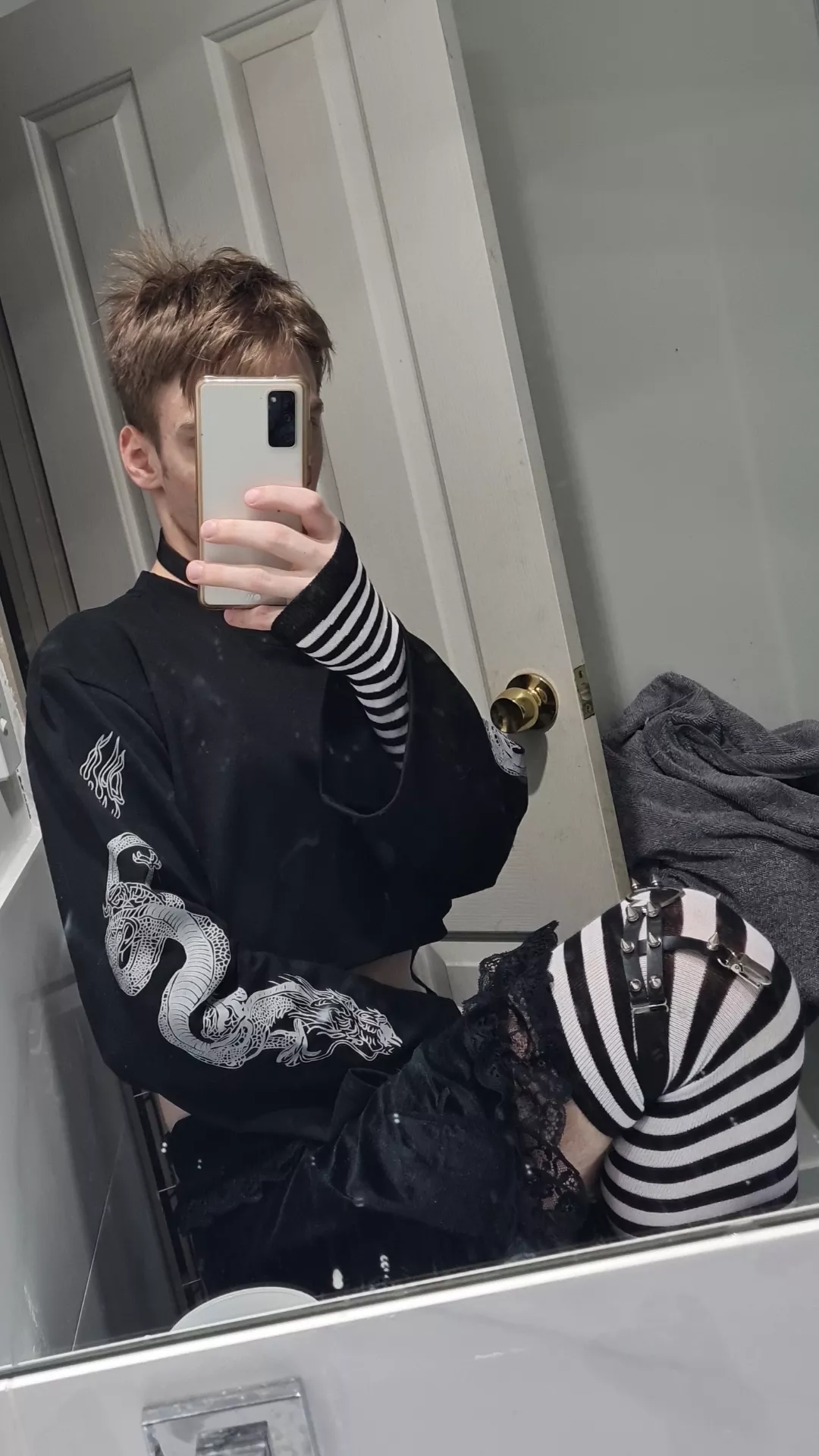 I'm a femboy cumdump that craves cock! <3