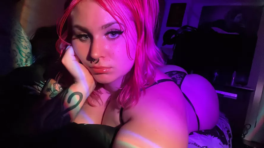 I’m so horny I need a cock in my mouth right now.. or two