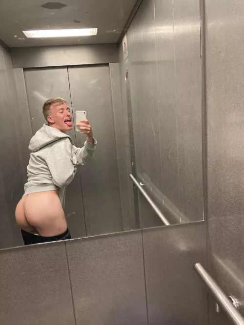 Im the elevator slut :)