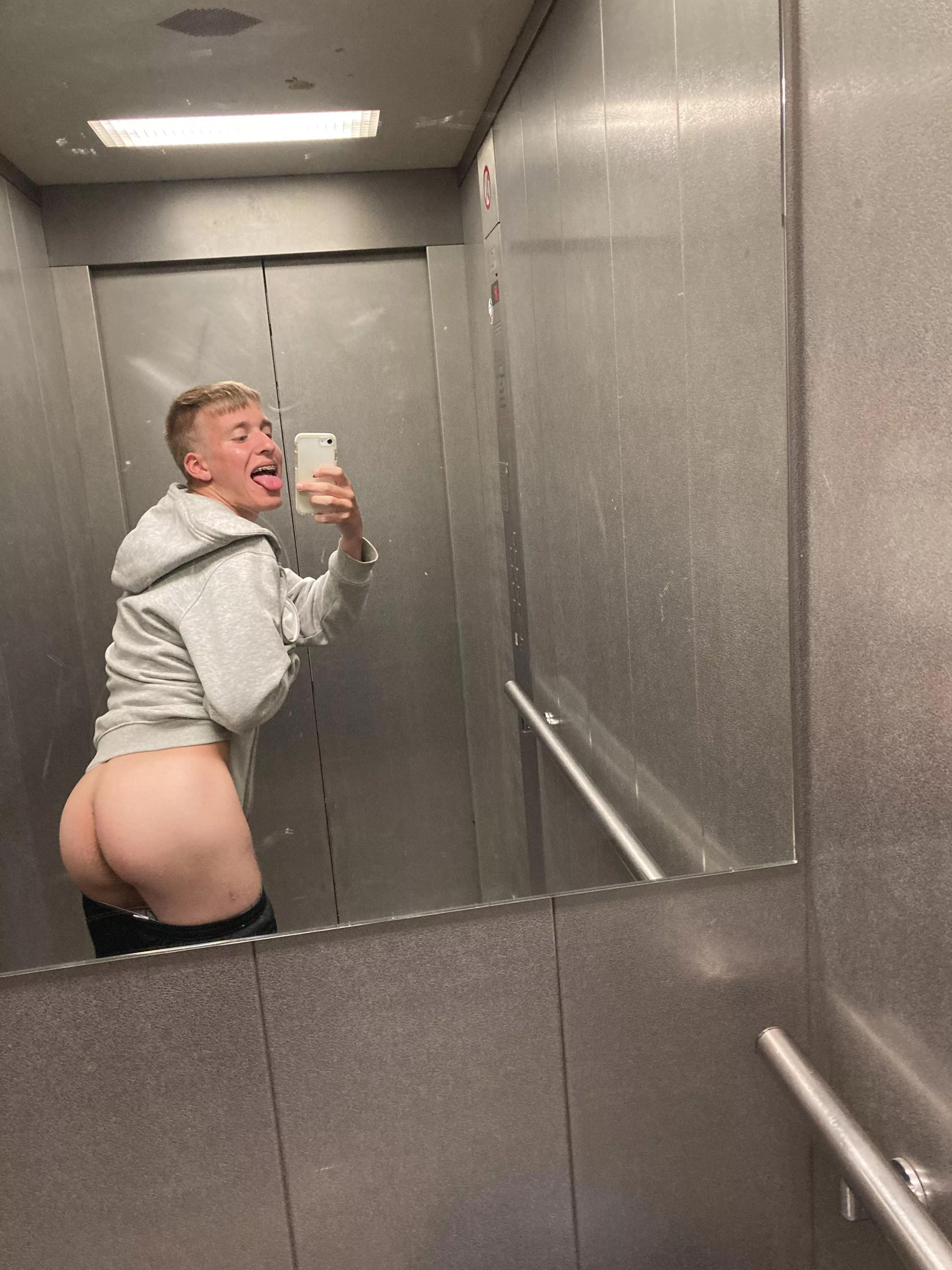 Im the elevator slut :)