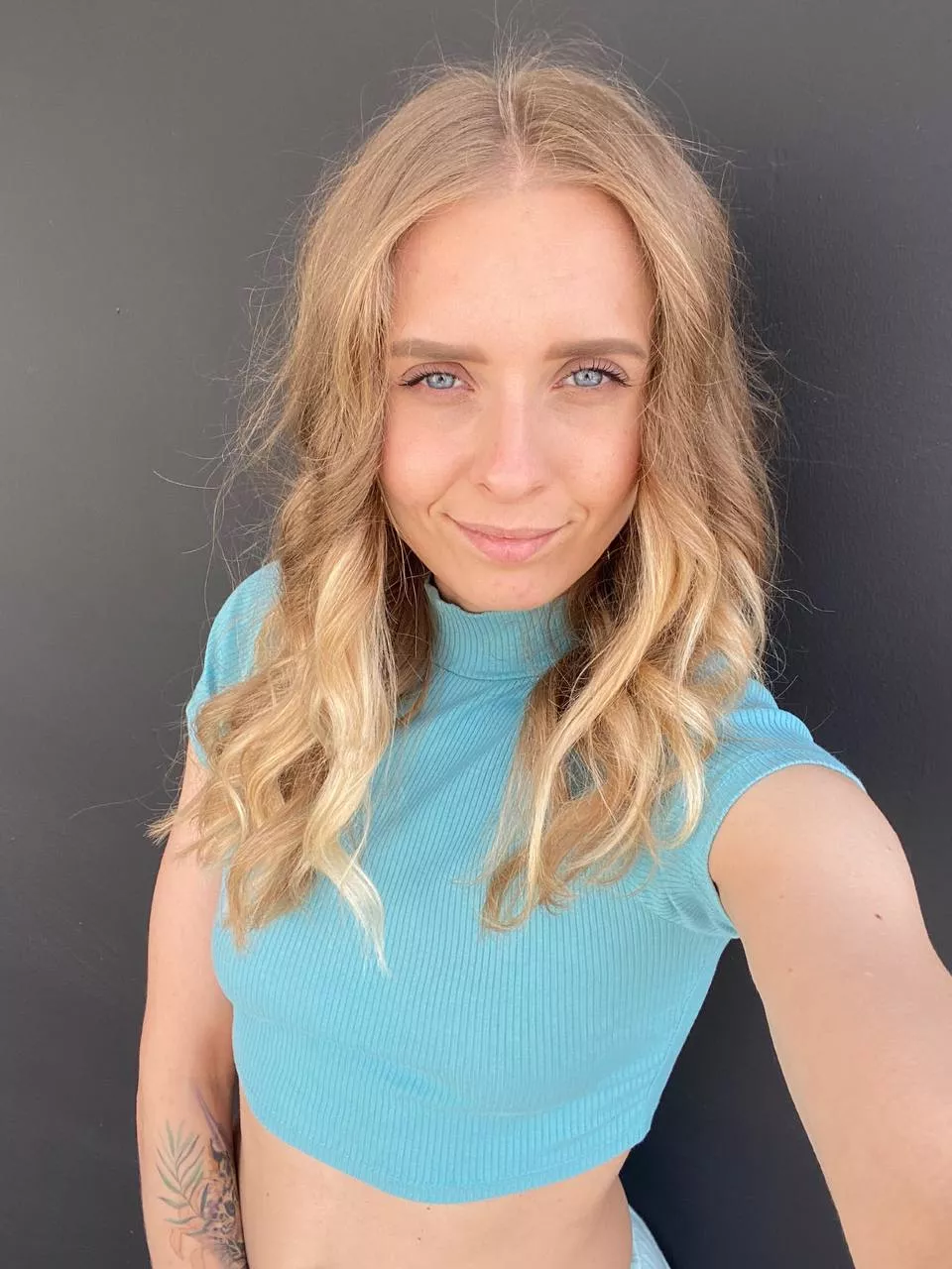 Look at my eyes and my braless top.