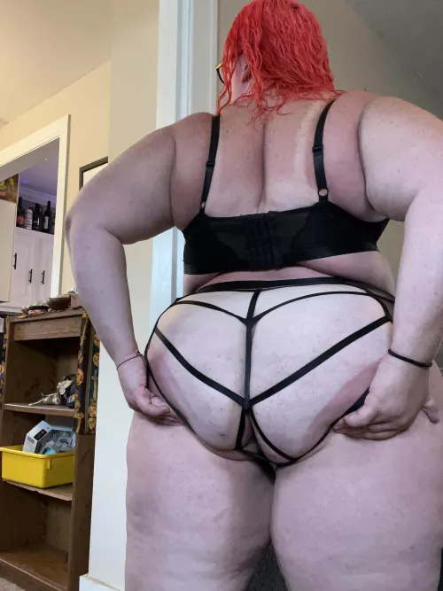 Love these strappy panties 😜