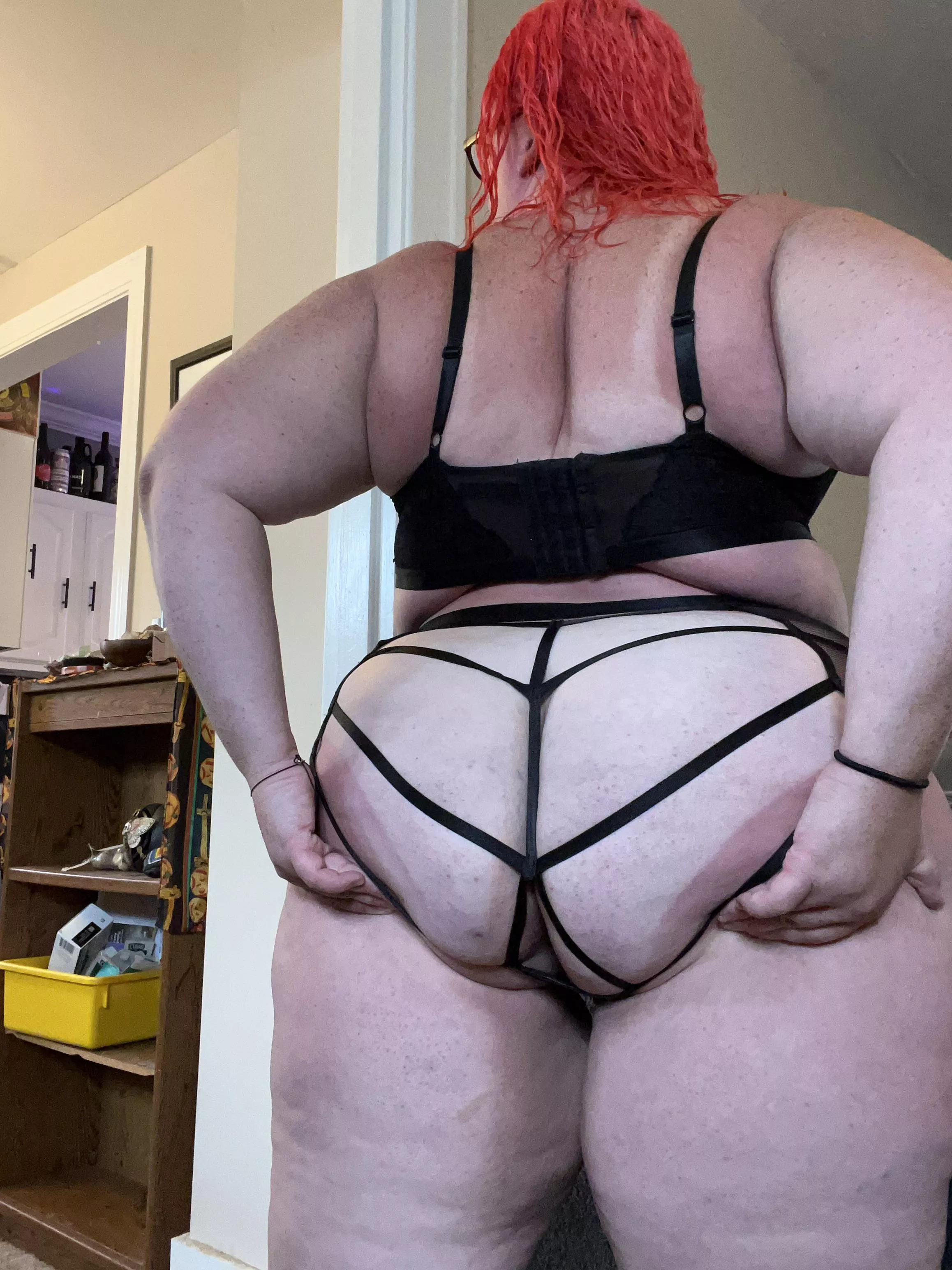 Love these strappy panties 😜