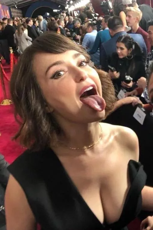 Milana Vayntrub