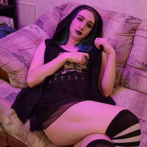 My car died but at least I look cute 🖤