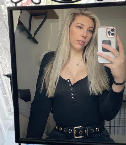 No filter, just me in the mirror😂☺️hope everyone is having a great week💕