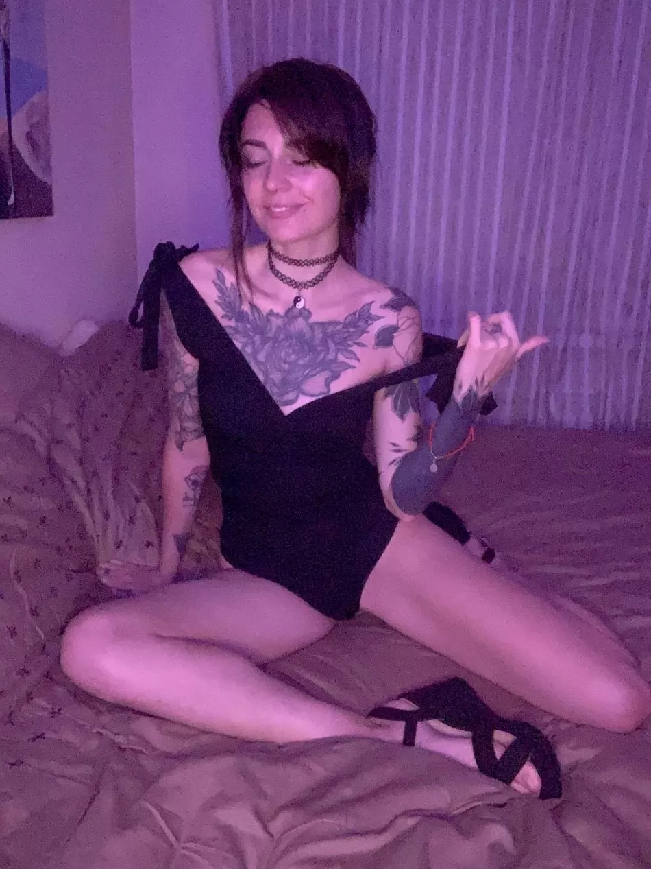 Ready for some hot play in bed 😏