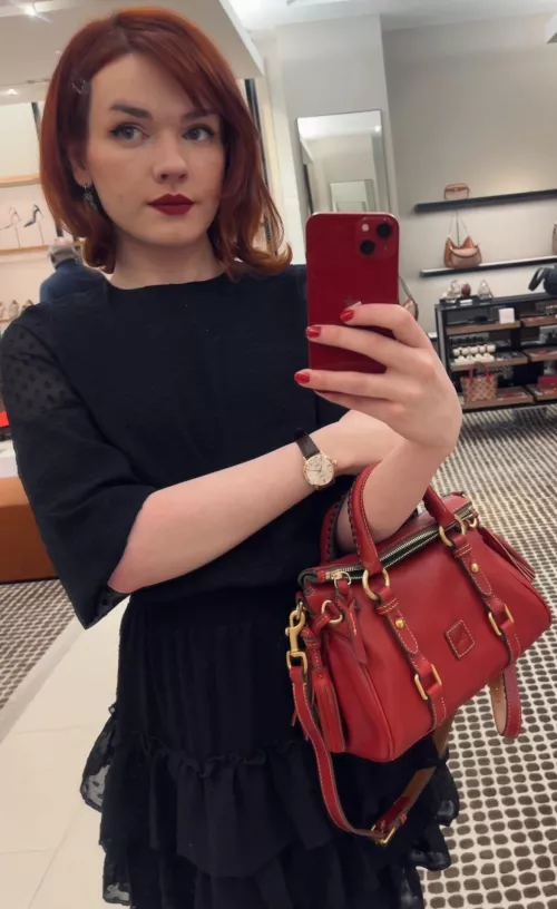 ❤️ Red is my favorite color! What’s yours? c: ❤️