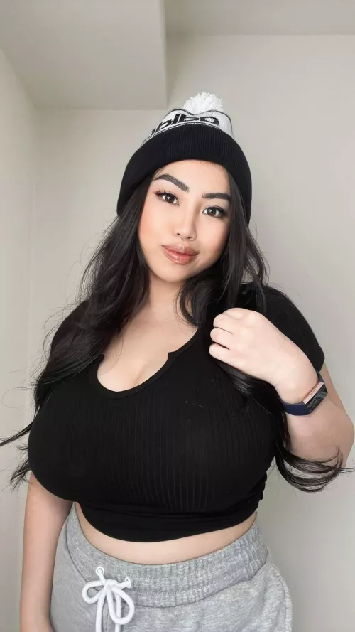 Sadden she's in black 😮‍💨