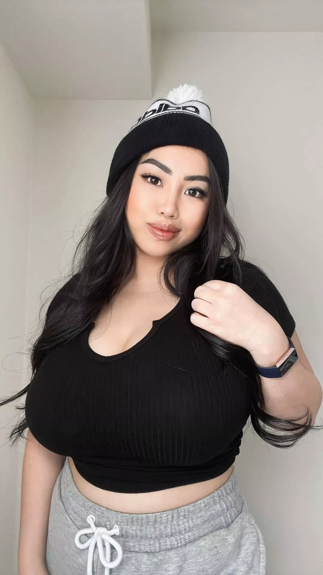 Sadden she's in black 😮‍💨