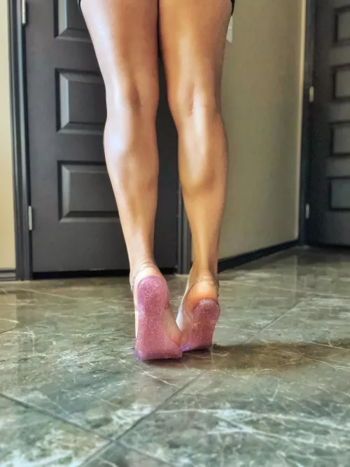 Start and the feet and lick up 😘