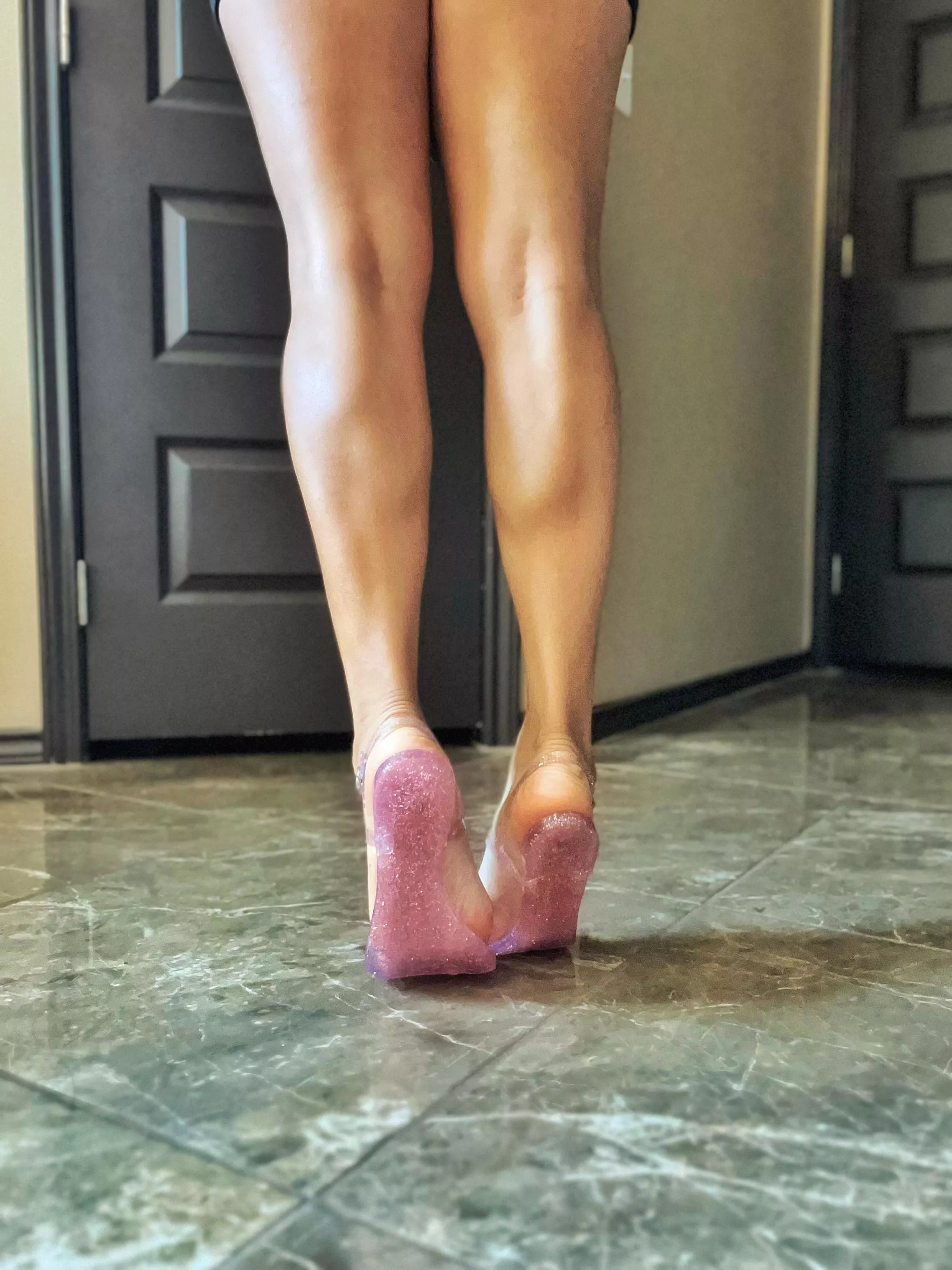 Start and the feet and lick up 😘