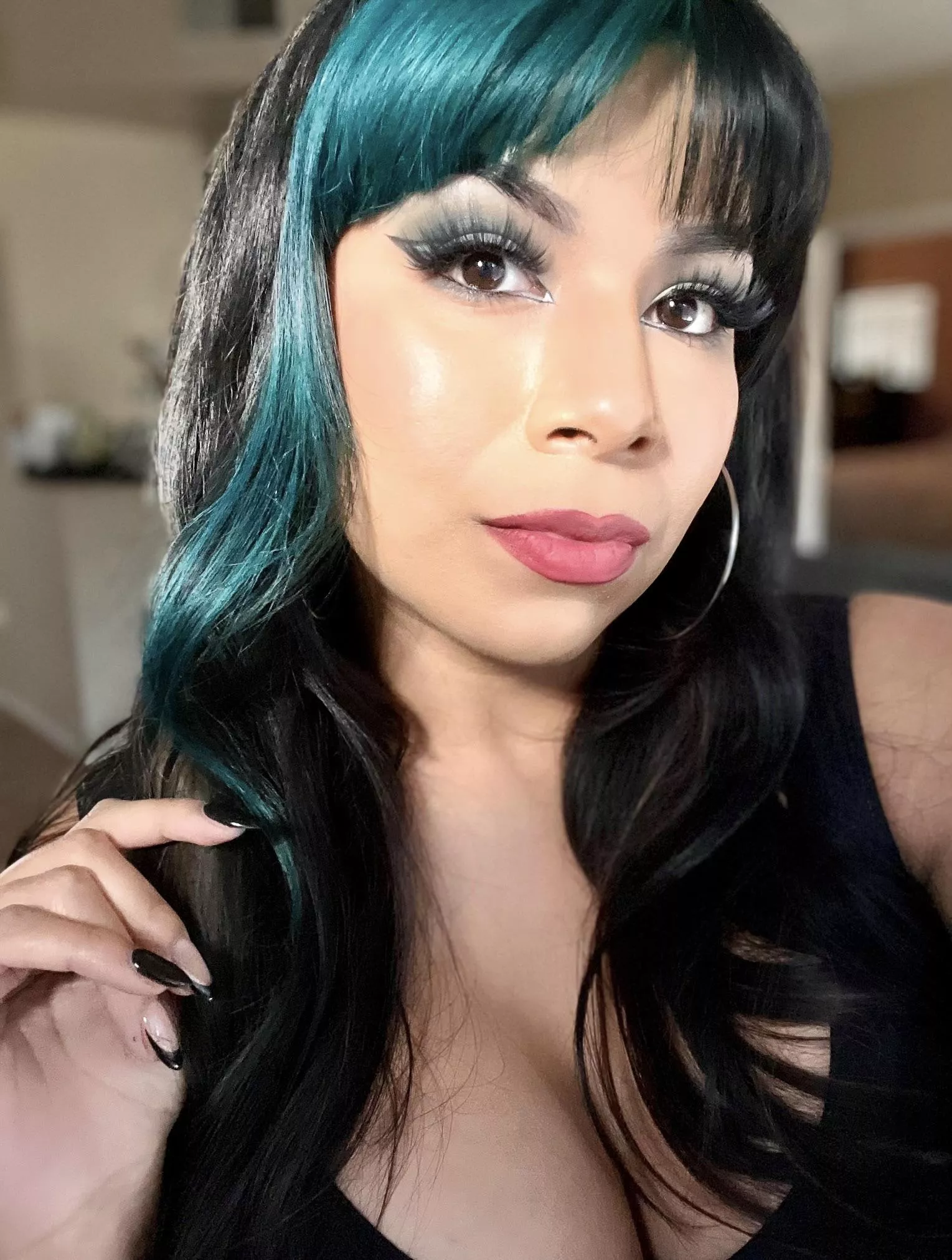 Who wants to mess up my makeup? 💦💦