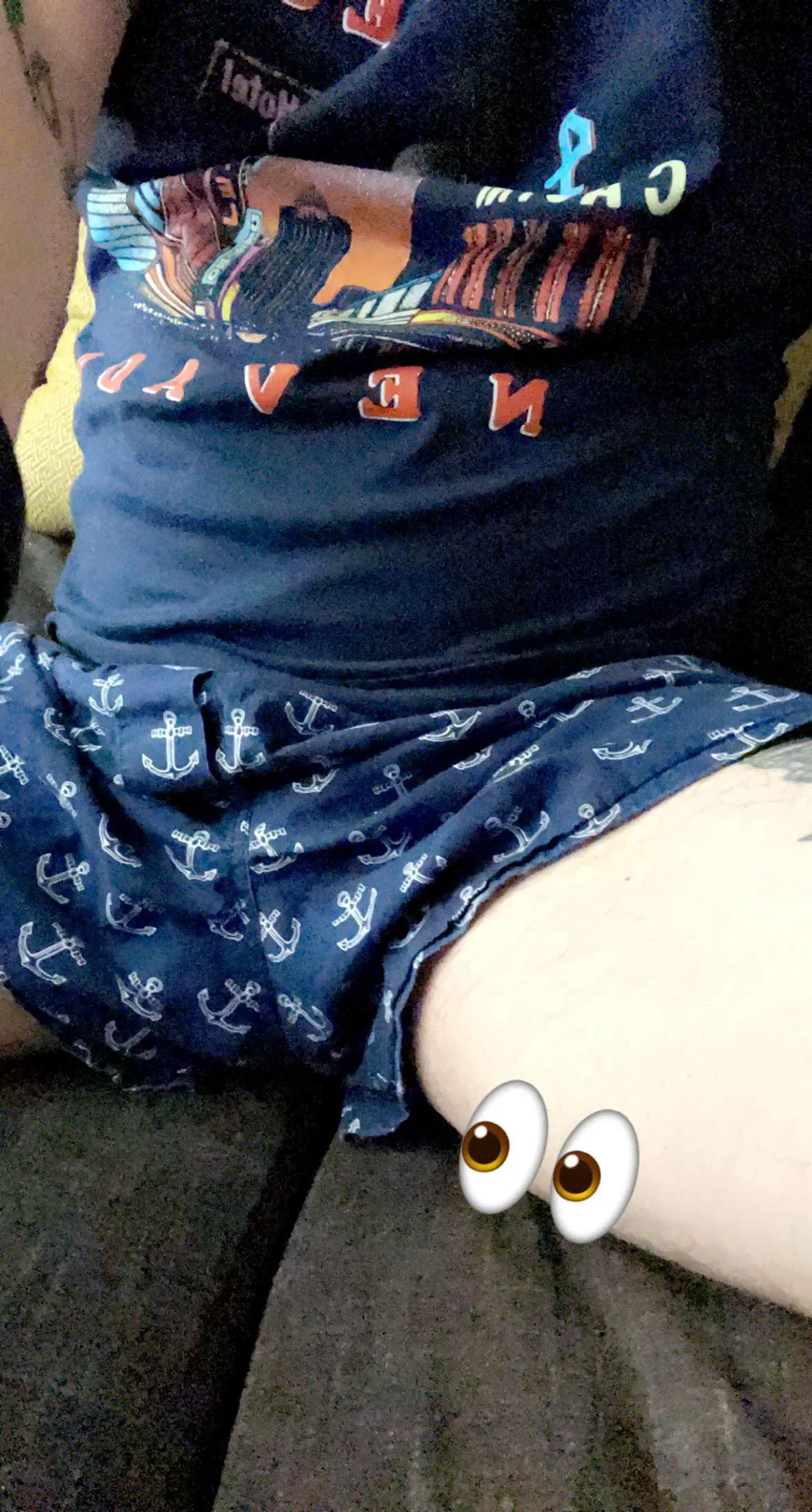 Who wants to take a peek 👀(32)(NSFW)