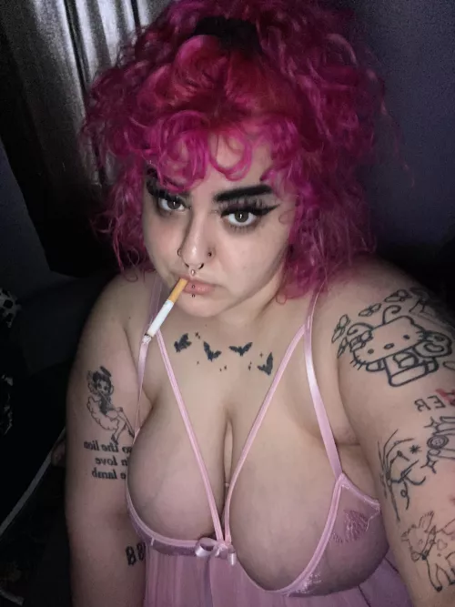 wish i had a cigarette rn ;-; hehe 21 F