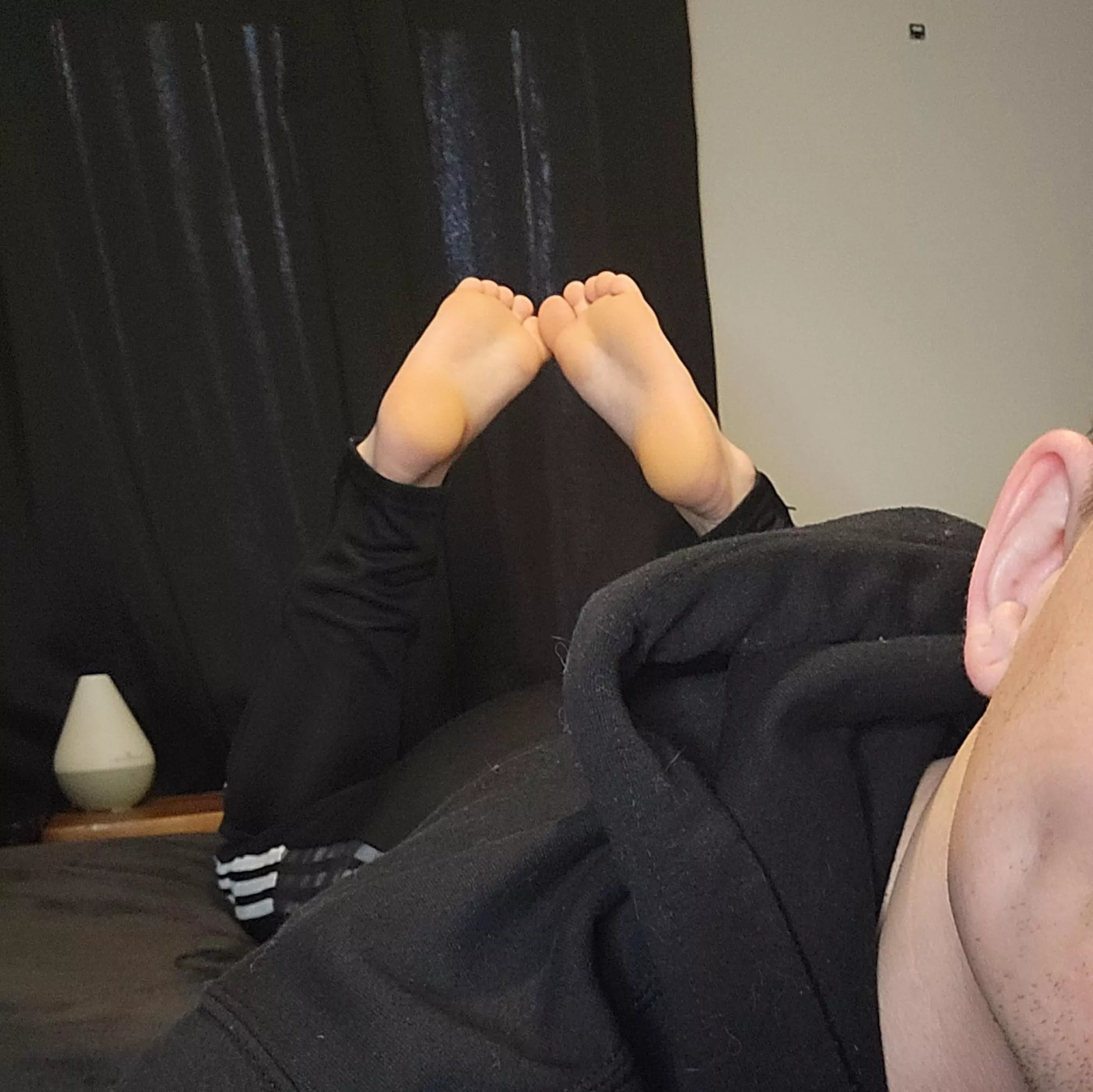 [24] Are my soles smooth and soft enough for you? 👉👈