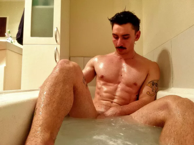 25 from NZ. looking for fit twinks or jocks. send face when you add @connortbh