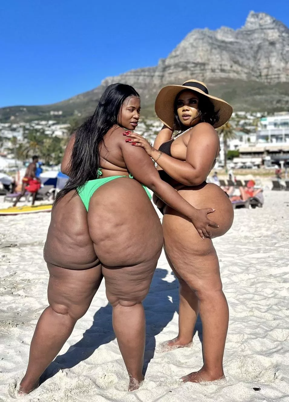 Both are big but dayum!