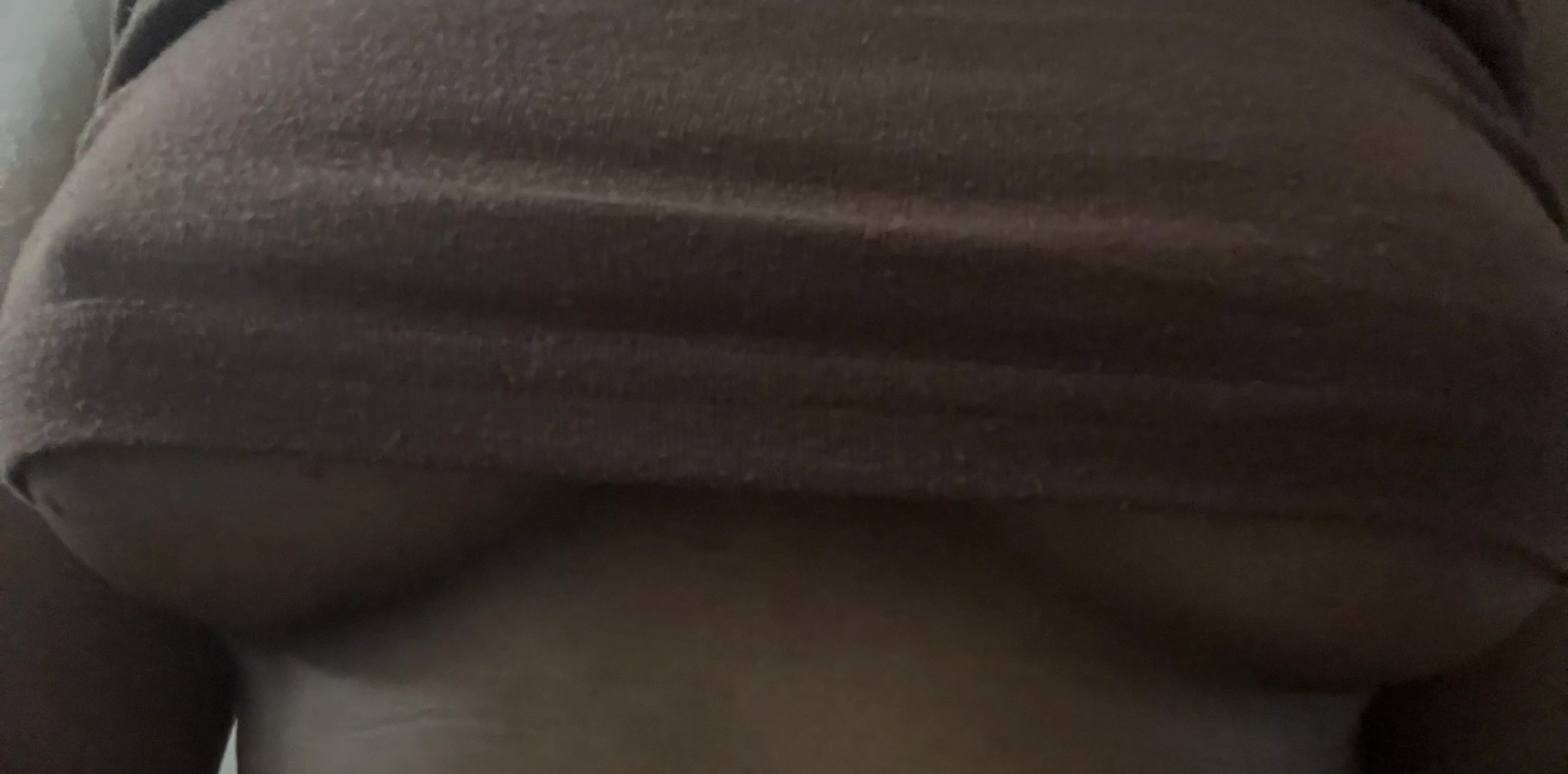 braless + tiny crop 💘