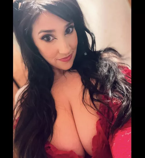 Cleavage looking good in this lingerie