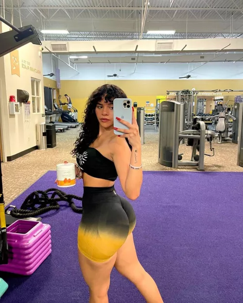 Damn! She is so PHAT!