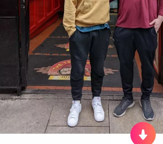 Do these sweatpants make me look small?