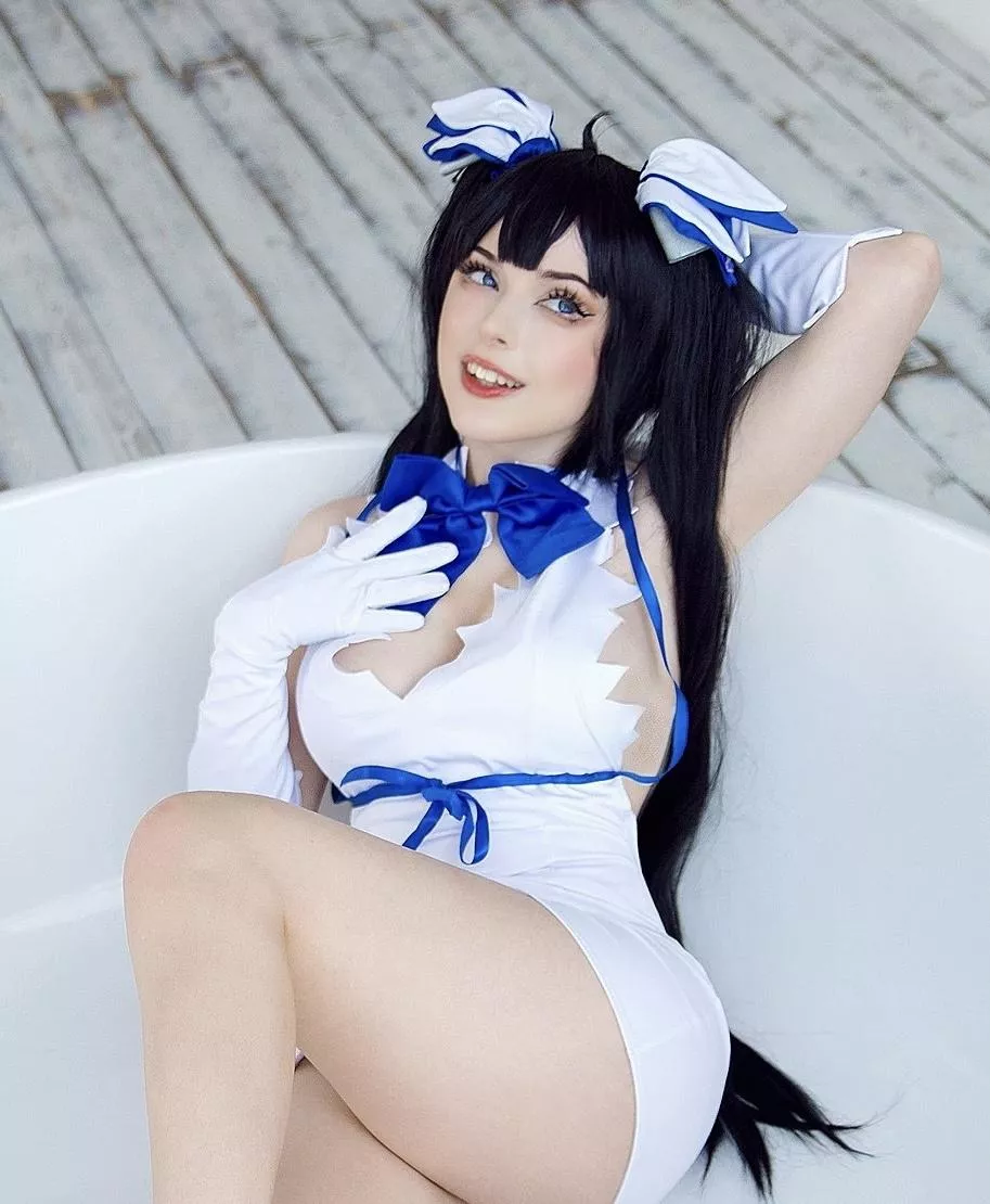 Hestia cosplay by Mayweda