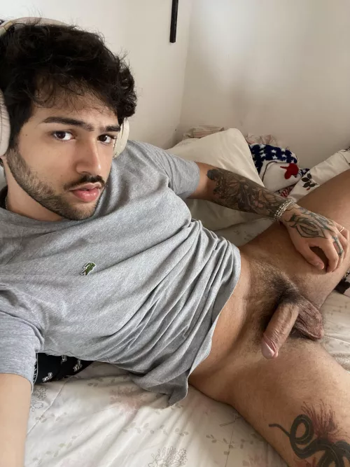 Horny after gym needing some mouth