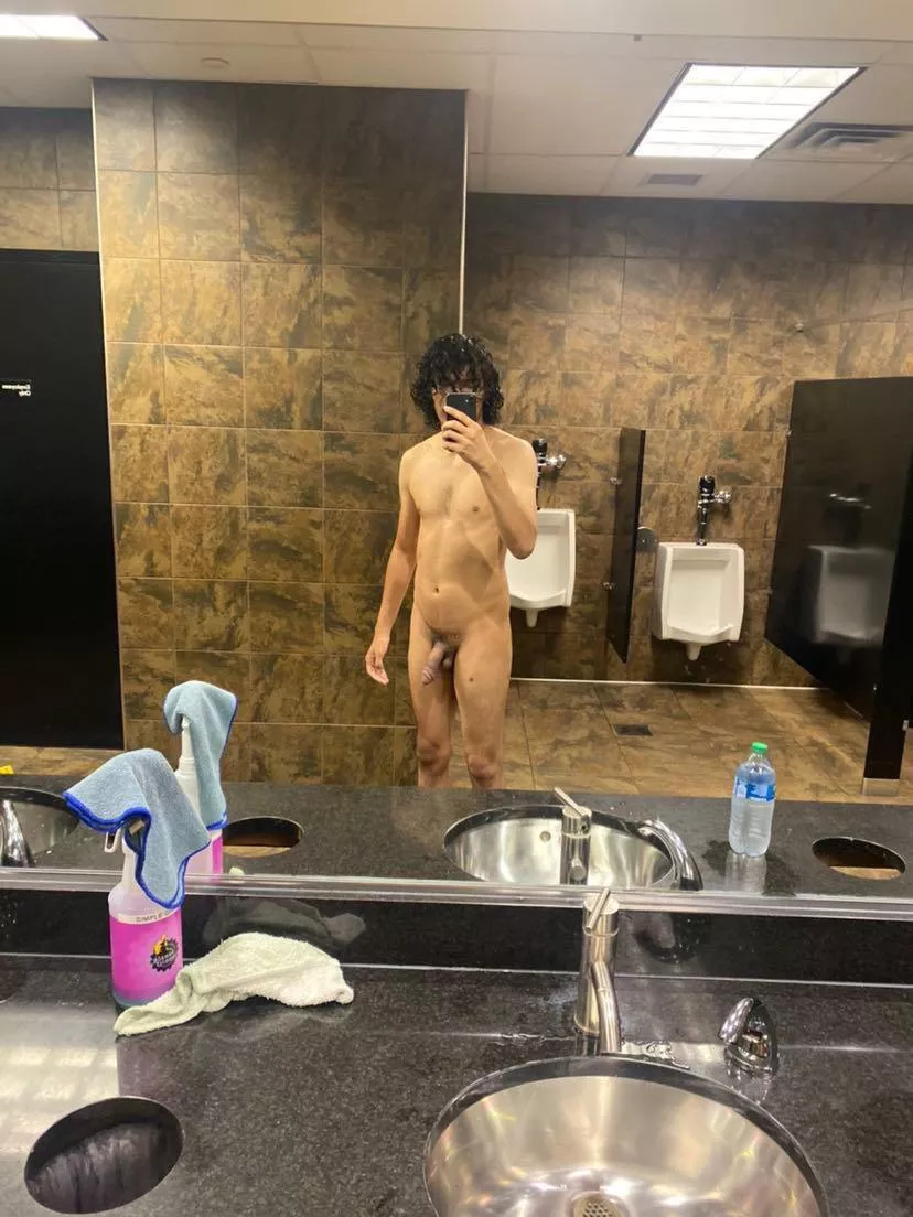 If you seen me in plant fitness bathroom like this would you use me in there