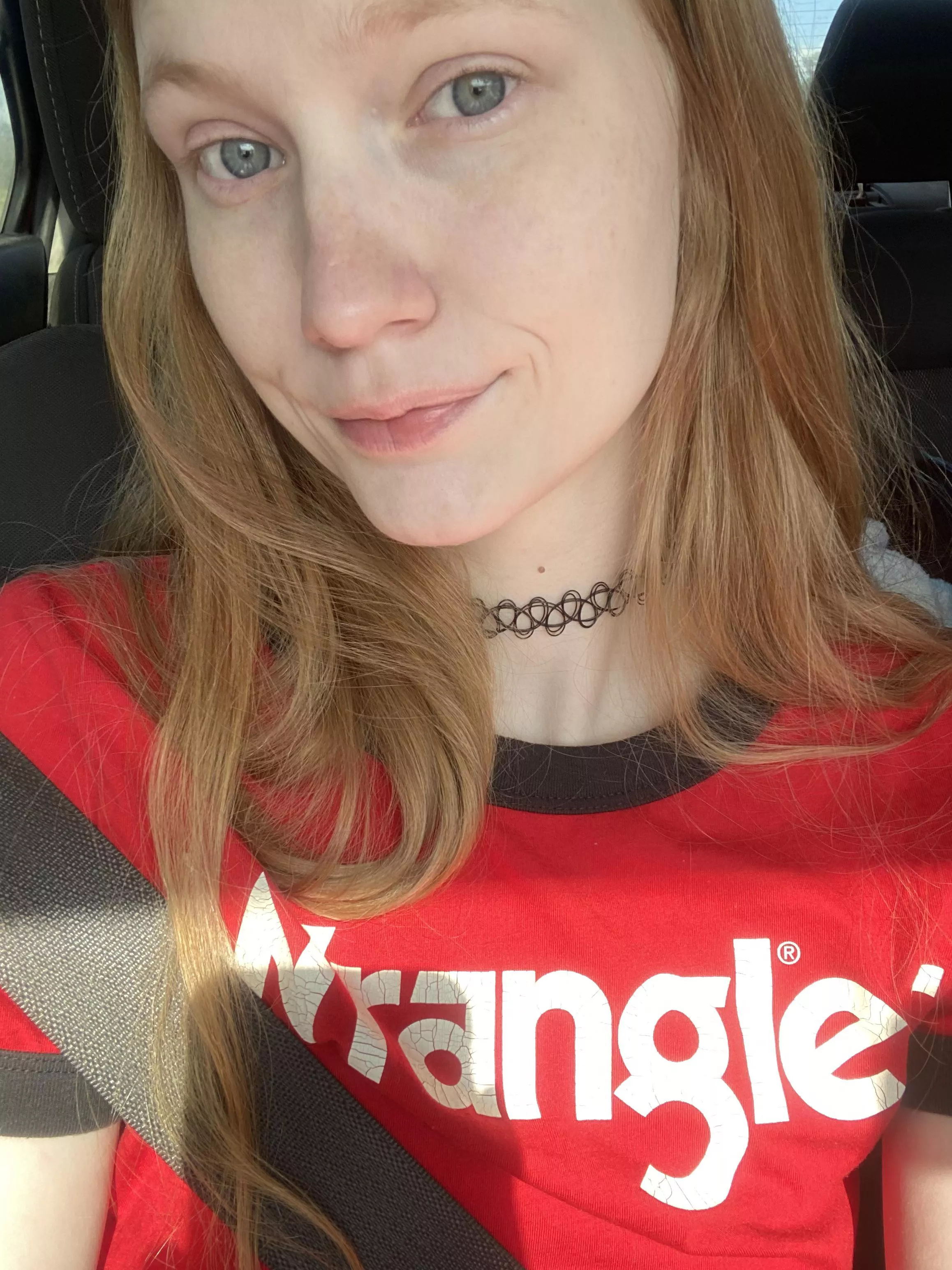 No makeup, so you can actually see my light face freckles for once 💕