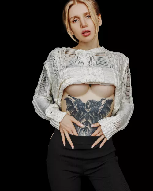 Professional underboob