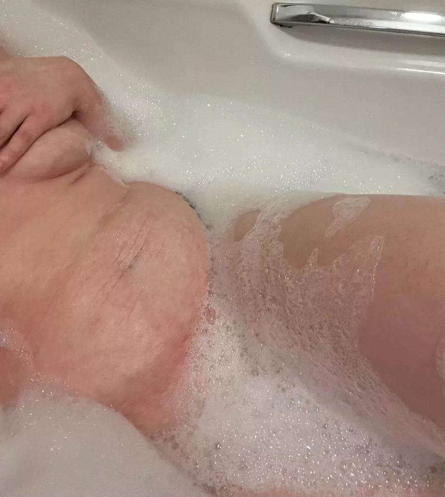 who loves a bubble bath?