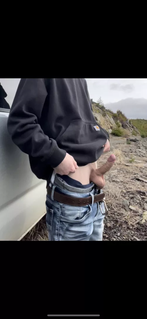 Would you lend a hand to a stranded stranger?