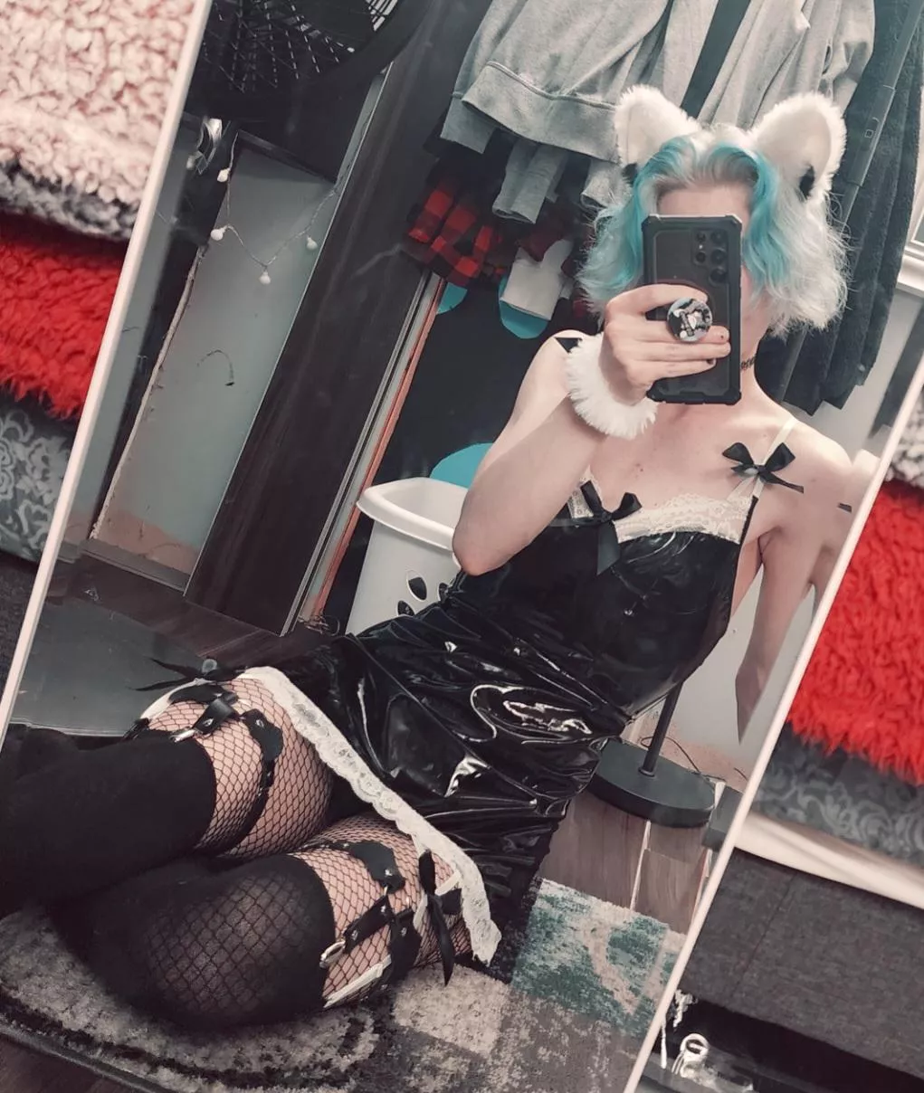 😨 You tripped your maid on Femboy Friday 😠 (illegal) (Jail) (No more Minecraft)