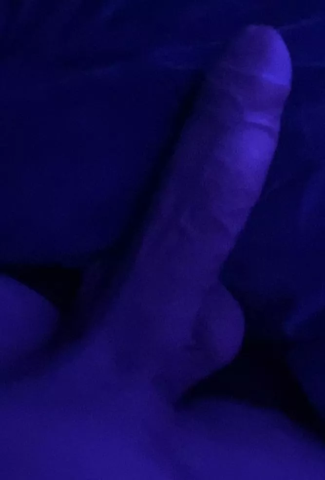 [18] My roommate accidentally saw it and liked it, so horny now