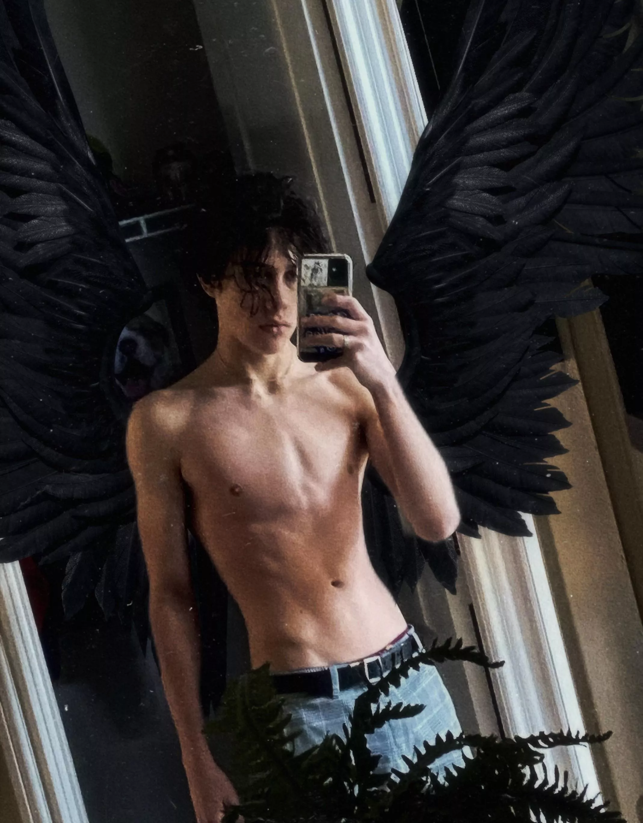 18yr straight twink looking to branch out ;). DM me for more pictures ;)