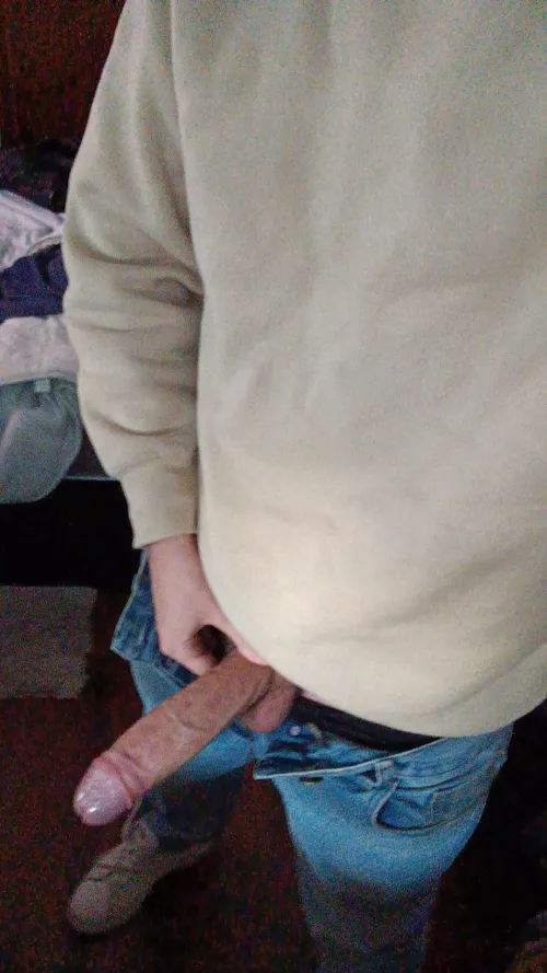 19 (@da.la69) Gf is away so i need a bud with a huge dick to jerk off with, snap me!