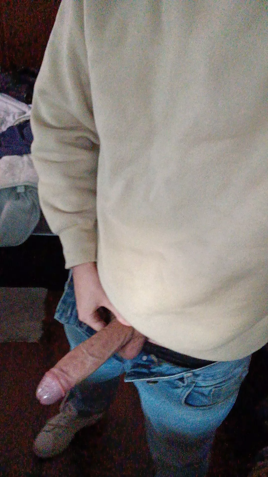 19 (@da.la69) Gf is away so i need a bud with a huge dick to jerk off with, snap me!