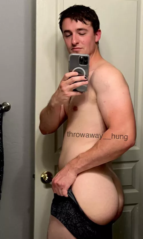 [27] Do u think I could break the internet with this thing? 🍑