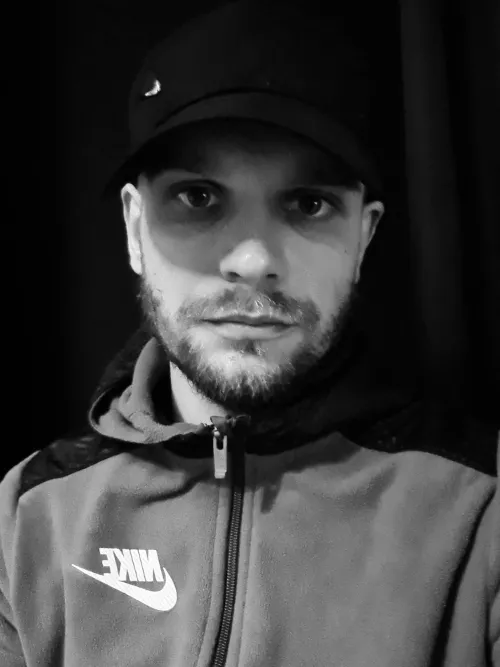 32, UK, recently bought a Series X, twinks/fem HMU